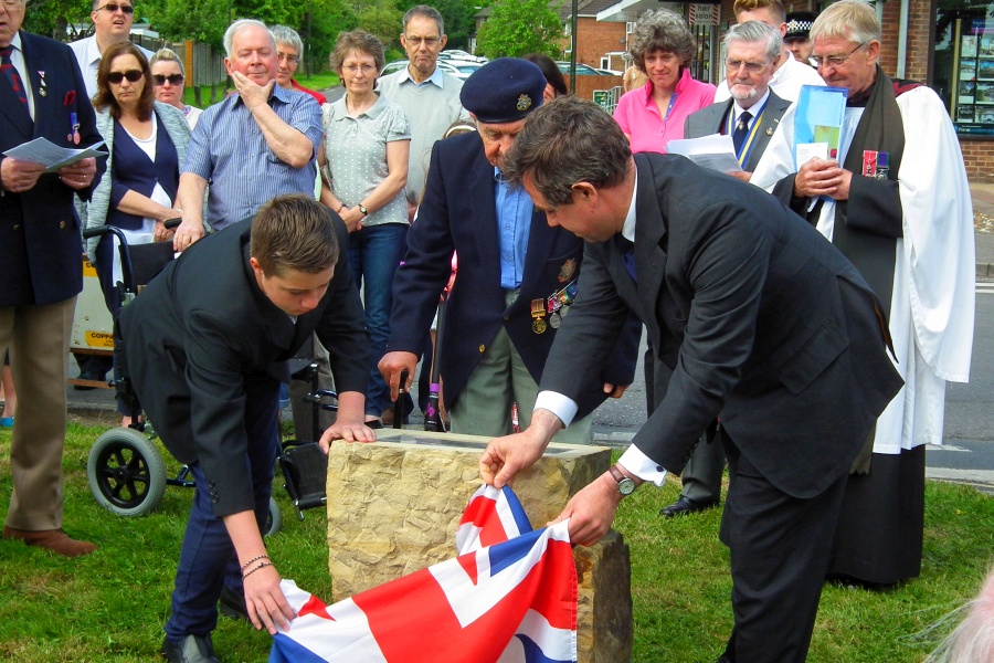 Jeremy Quinn MP unveiling the memorial